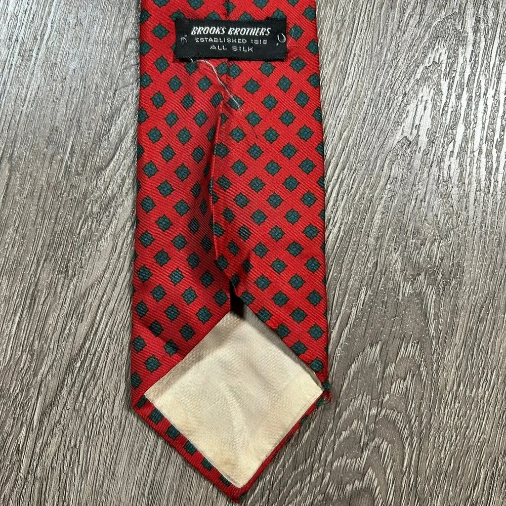 Brooks Brothers Tie Red English Hand Blocked Ancient Madder Silk Silk Medallion